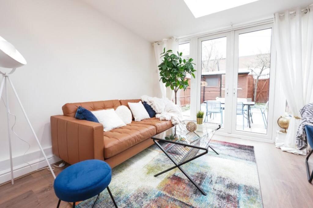 Newly Renovated Modern 4 Bed 3 Bath Apartment Лондон Экстерьер фото