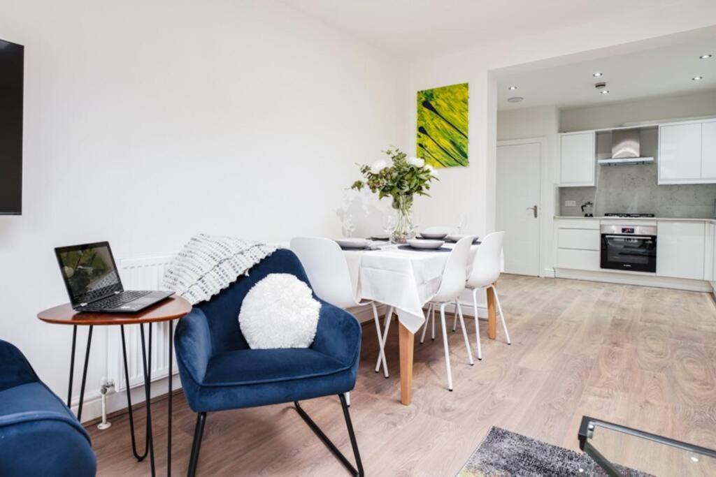 Newly Renovated Modern 4 Bed 3 Bath Apartment Лондон Экстерьер фото